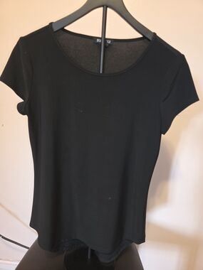 Roz & Ali Black Short-Sleeve Scoop Neck Tee